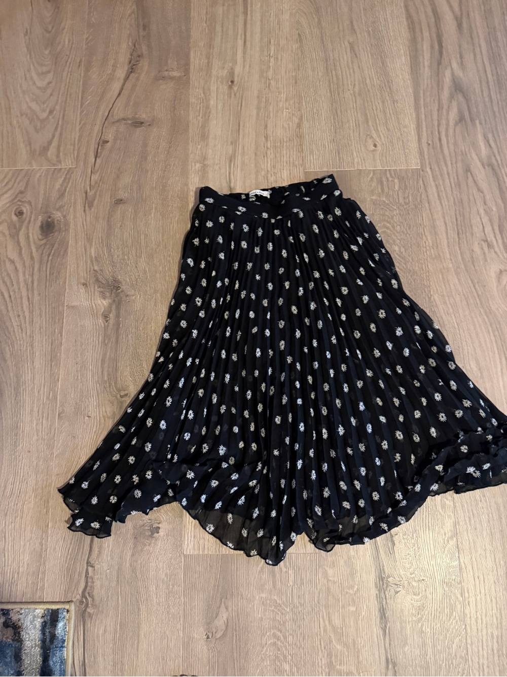 Abercrombie & Fitch Black Pleated Skater Skirt with White Floral Print